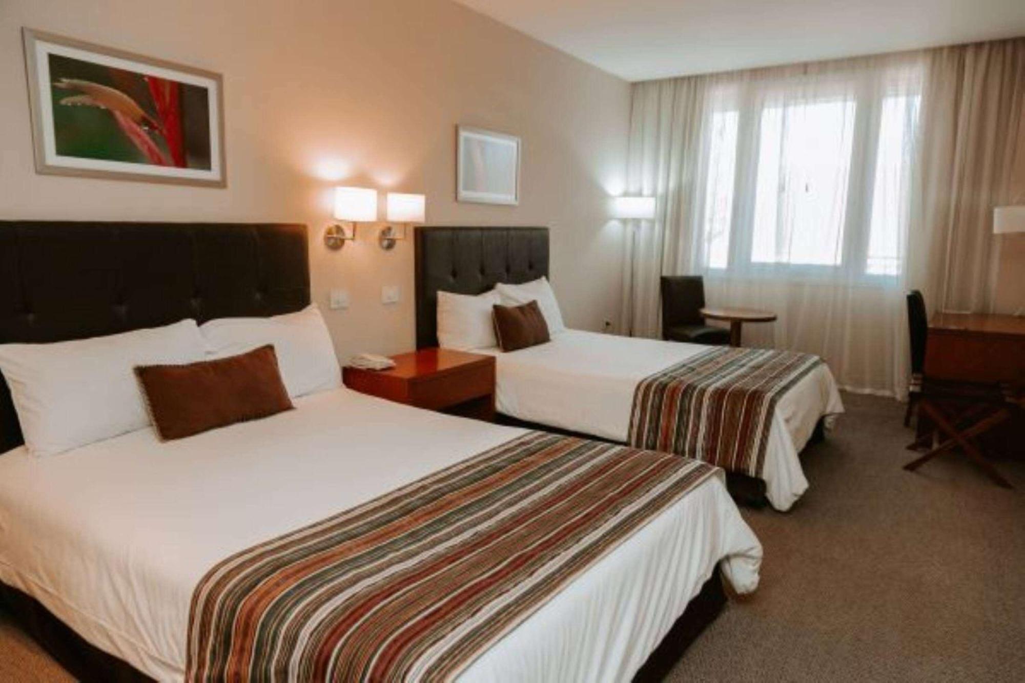 Howard Johnson Hotel Йерба-Буэна Экстерьер фото