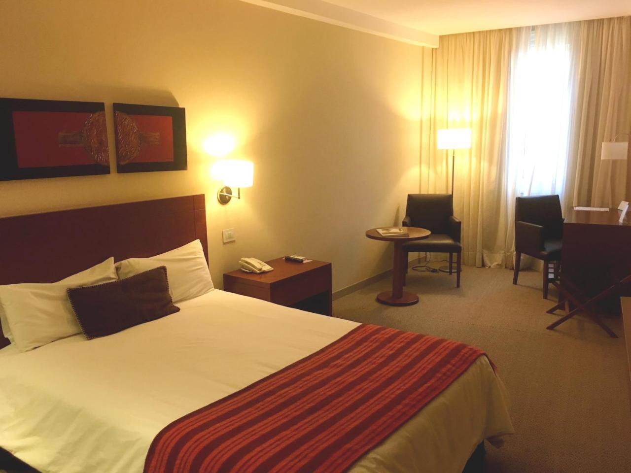 Howard Johnson Hotel Йерба-Буэна Экстерьер фото